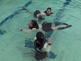 三つ巴の水中遊泳